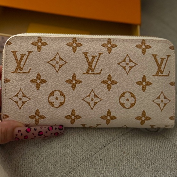 Beautiful wallet zippy - Picture 1 of 5
